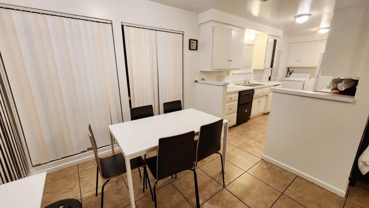 Centrally Located, 4X Queen, 300 Mbps Internet With Backyard! Hemet Exterior foto