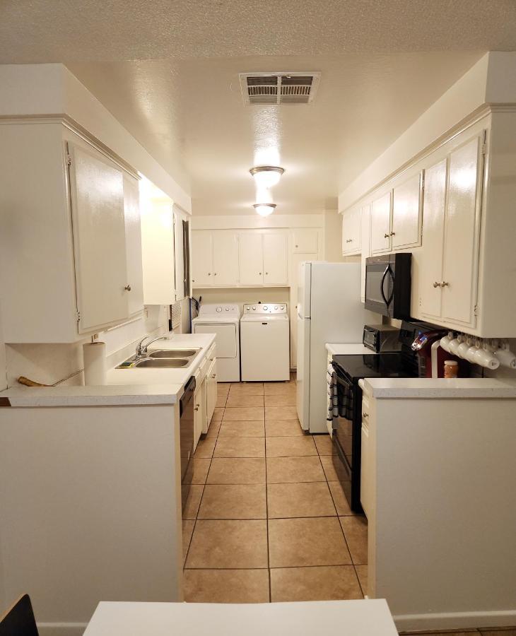 Centrally Located, 4X Queen, 300 Mbps Internet With Backyard! Hemet Exterior foto